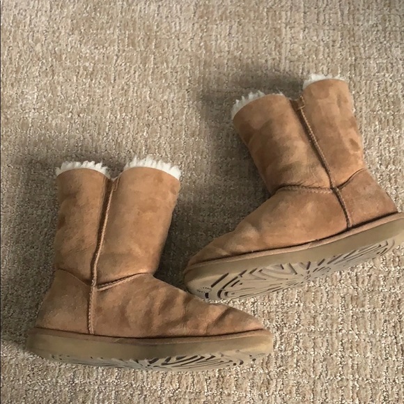 Chestnut short bailey button Uggs! - Picture 4 of 6